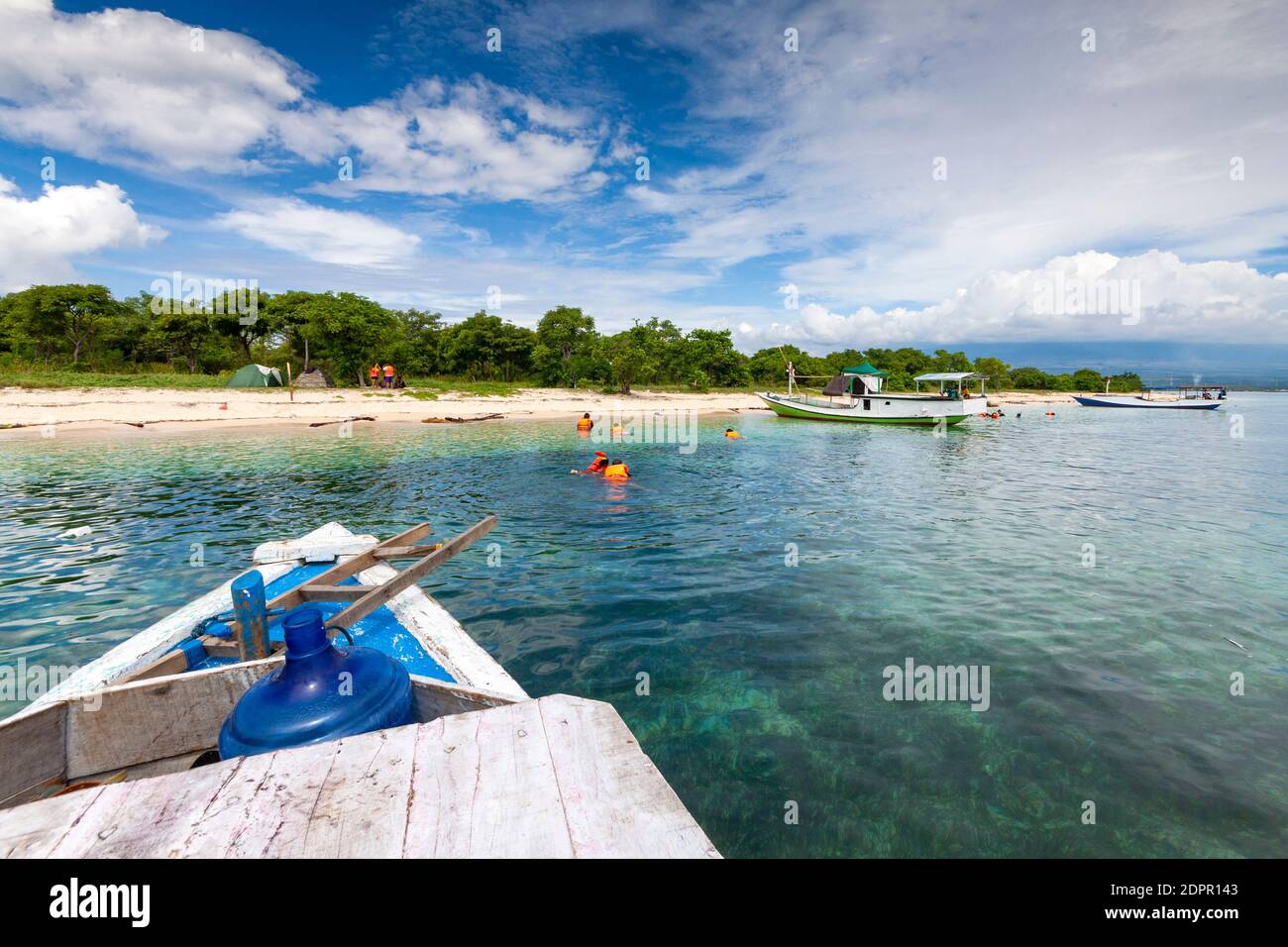 Die Insel Tabuhan ist ein Touristenziel im Distrikt Banyuwangi, Ost-Java. Stockfoto