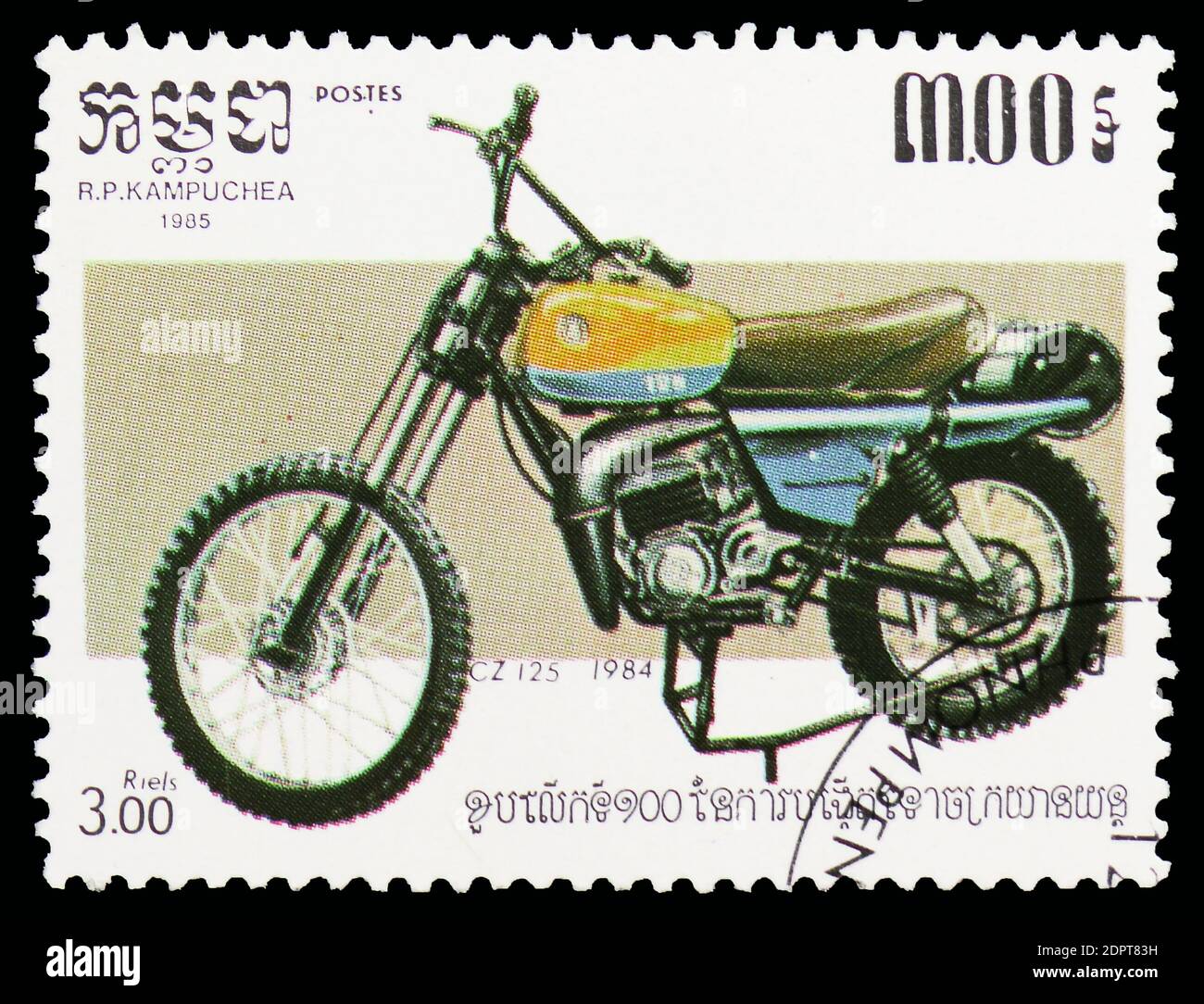 MOSKAU, RUSSLAND - 6. OKTOBER 2018: Eine in Kampuchea (Kambodscha) gedruckte Marke zeigt CZ 125 1984, Motorcycles Serie, um 1985 Stockfoto
