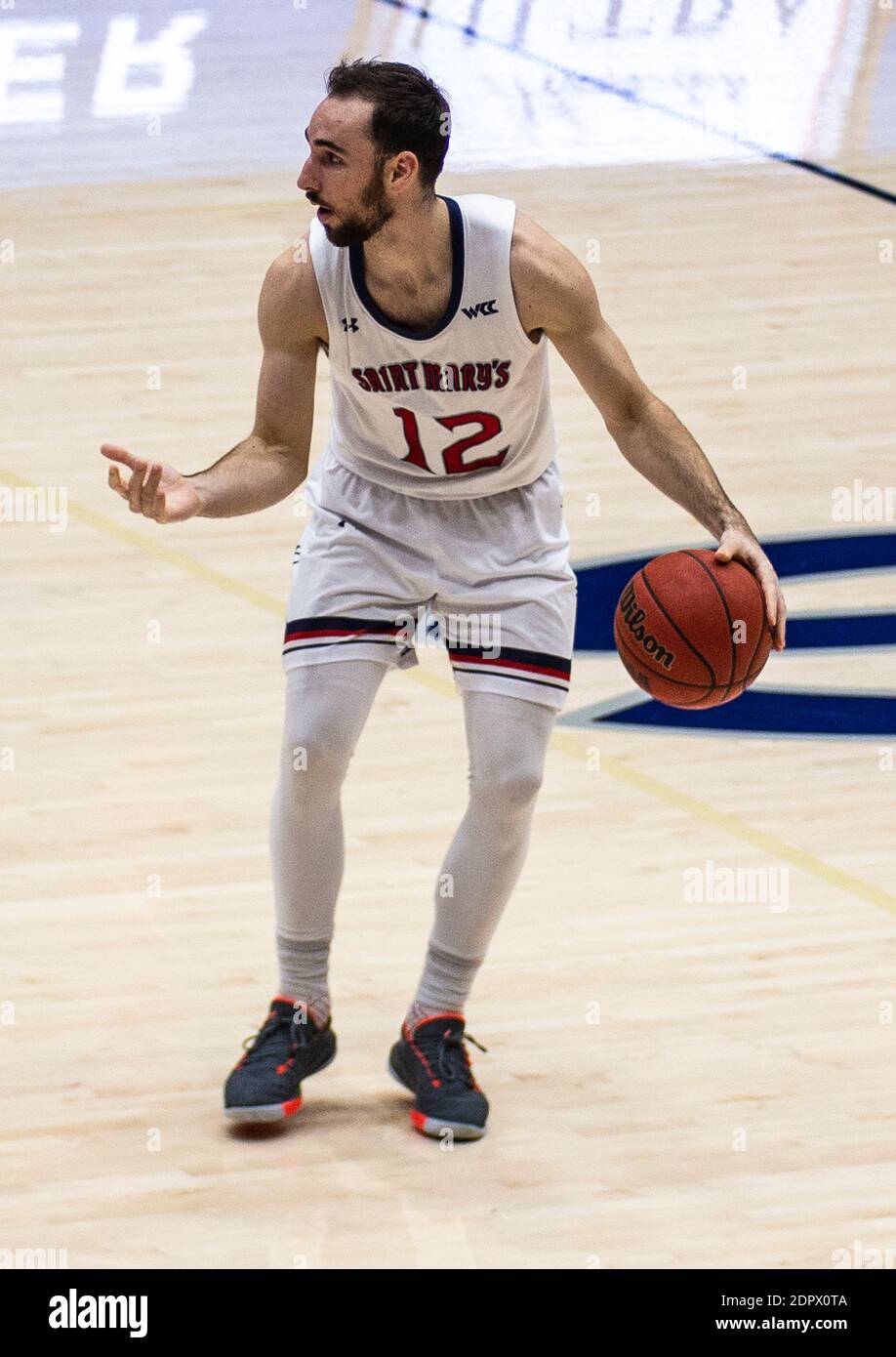 Moraga, CA, USA, 19. Dezember 2020. A. St. Mary's Gaels Wache Tommy Kuhse (12) spielt während des NCAA Männer Basketballspiels zwischen Colorado State Rams und dem Saint Mary's Gaels 53-33 Sieg bei McKeon Pavilion Moraga Calif. Thurman James/CSM/Alamy Live News Stockfoto