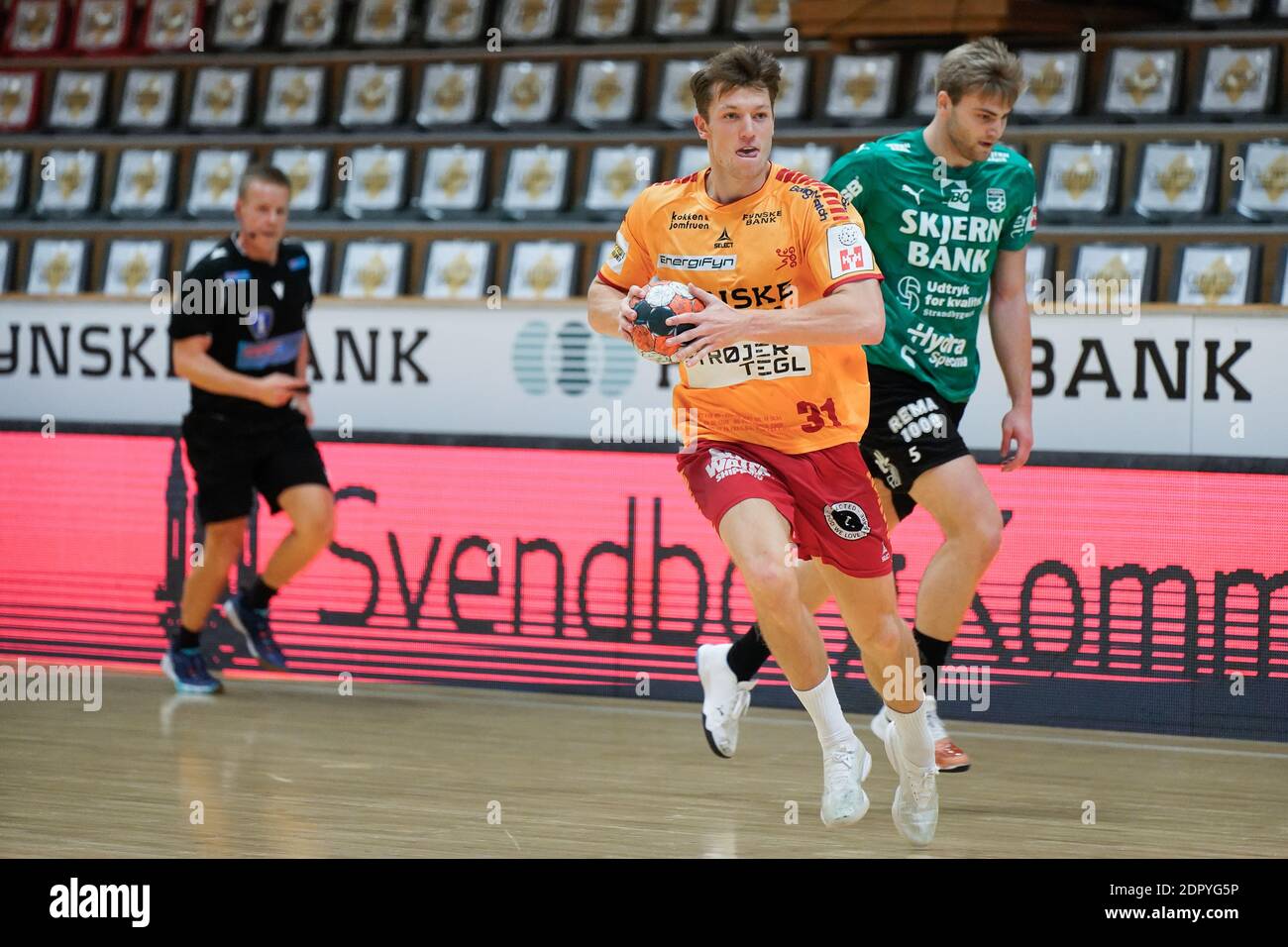 Gudme, Dänemark. Dezember 2020. Emil Jakobsen (31) von GOG gesehen im Danish Men's Handball League Spiel zwischen GOG und Skjern Handball in der Phoenix Tag Arena in Gudme. (Foto Kredit: Gonzales Foto/Alamy Live News Stockfoto