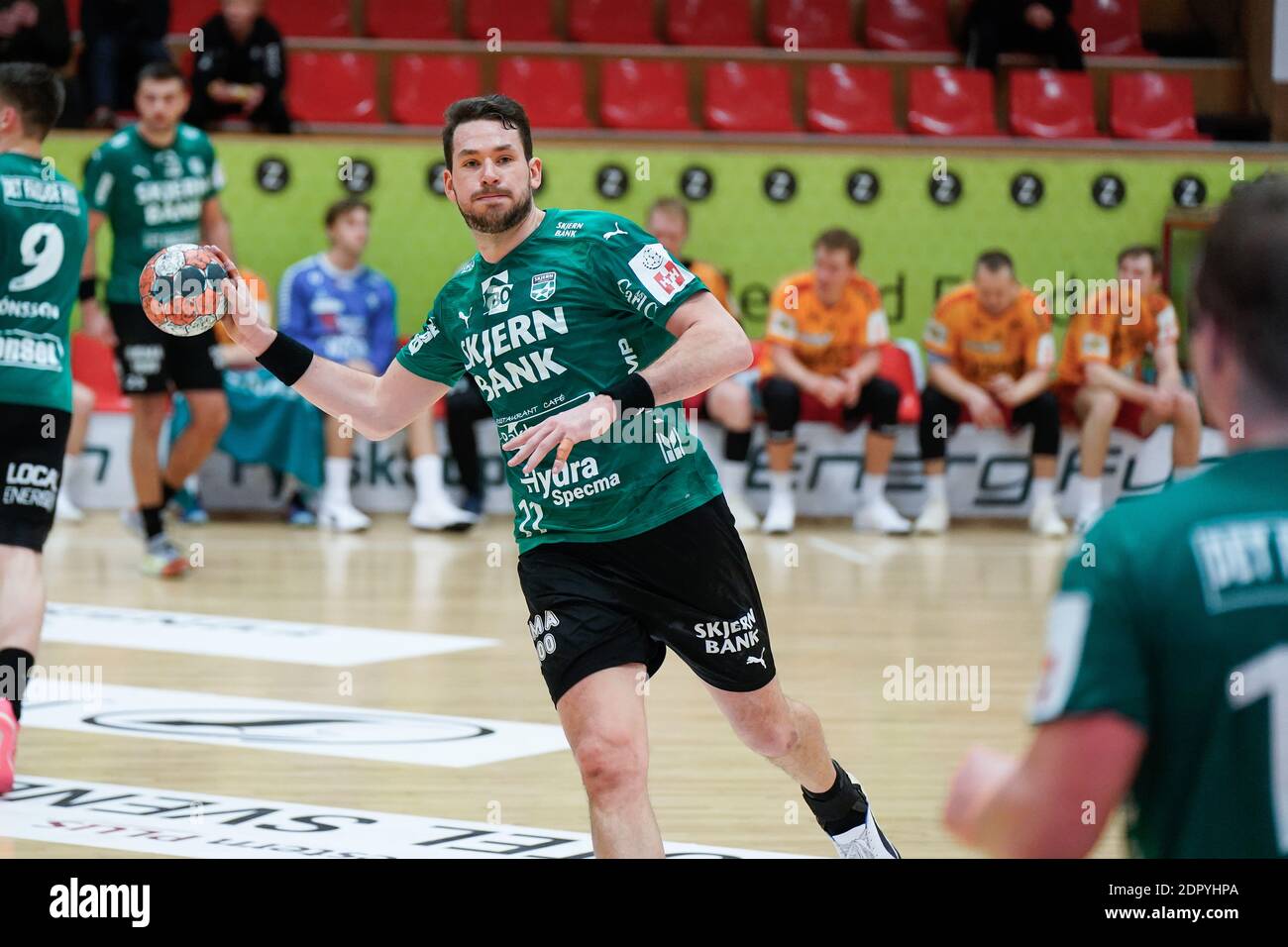 Gudme, Dänemark. Dezember 2020. Jonathan Stenbacken (11) von Skjern Handball in der Dänischen Männer Handball Liga Spiel zwischen GOG und Skjern Handball in der Phoenix Tag Arena in Gudme gesehen. (Foto Kredit: Gonzales Foto/Alamy Live News Stockfoto