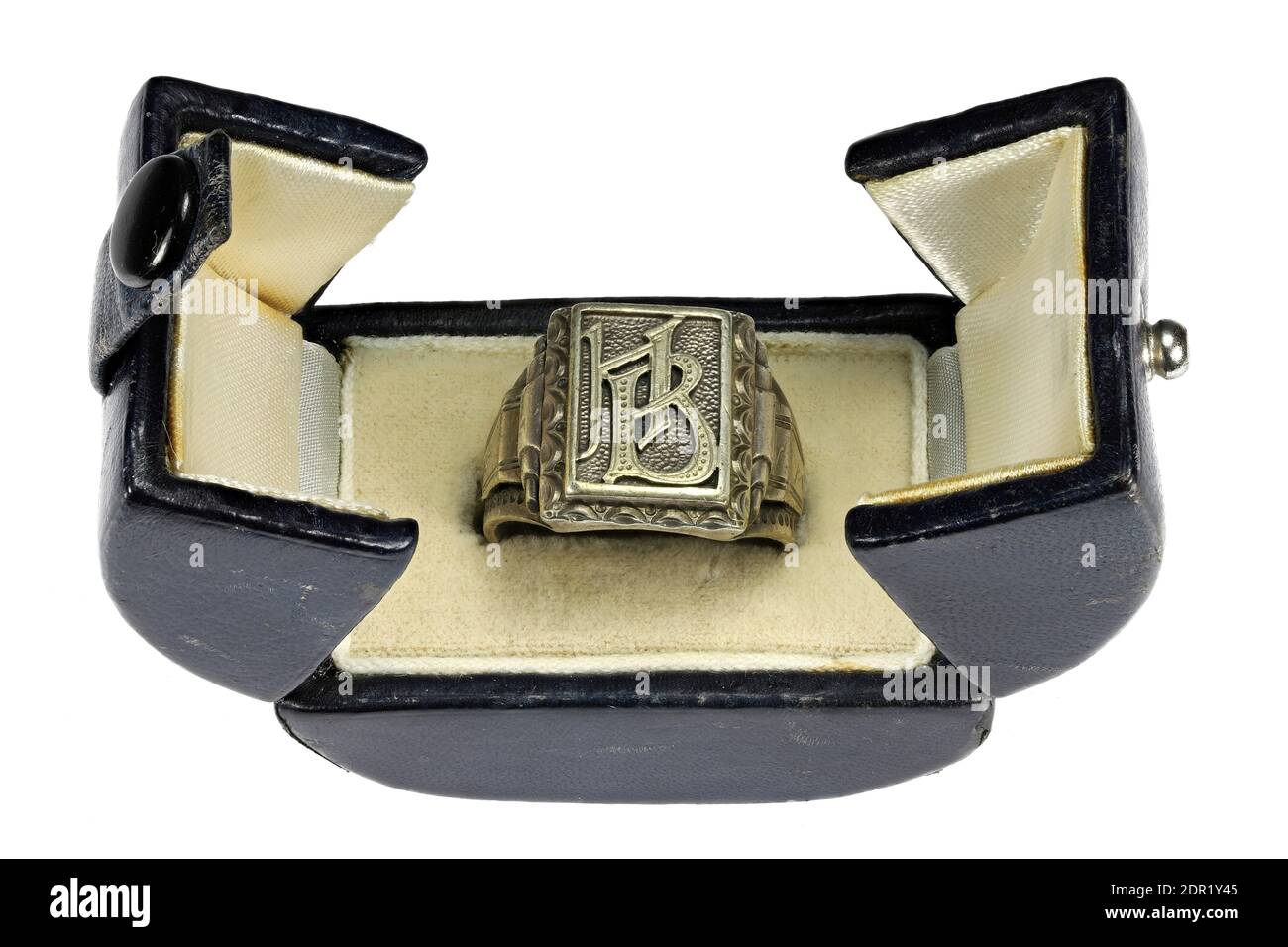 Antikes silbernes Siegel Ring in vintage Ring Box isoliert auf Weißer Hintergrund Stockfoto