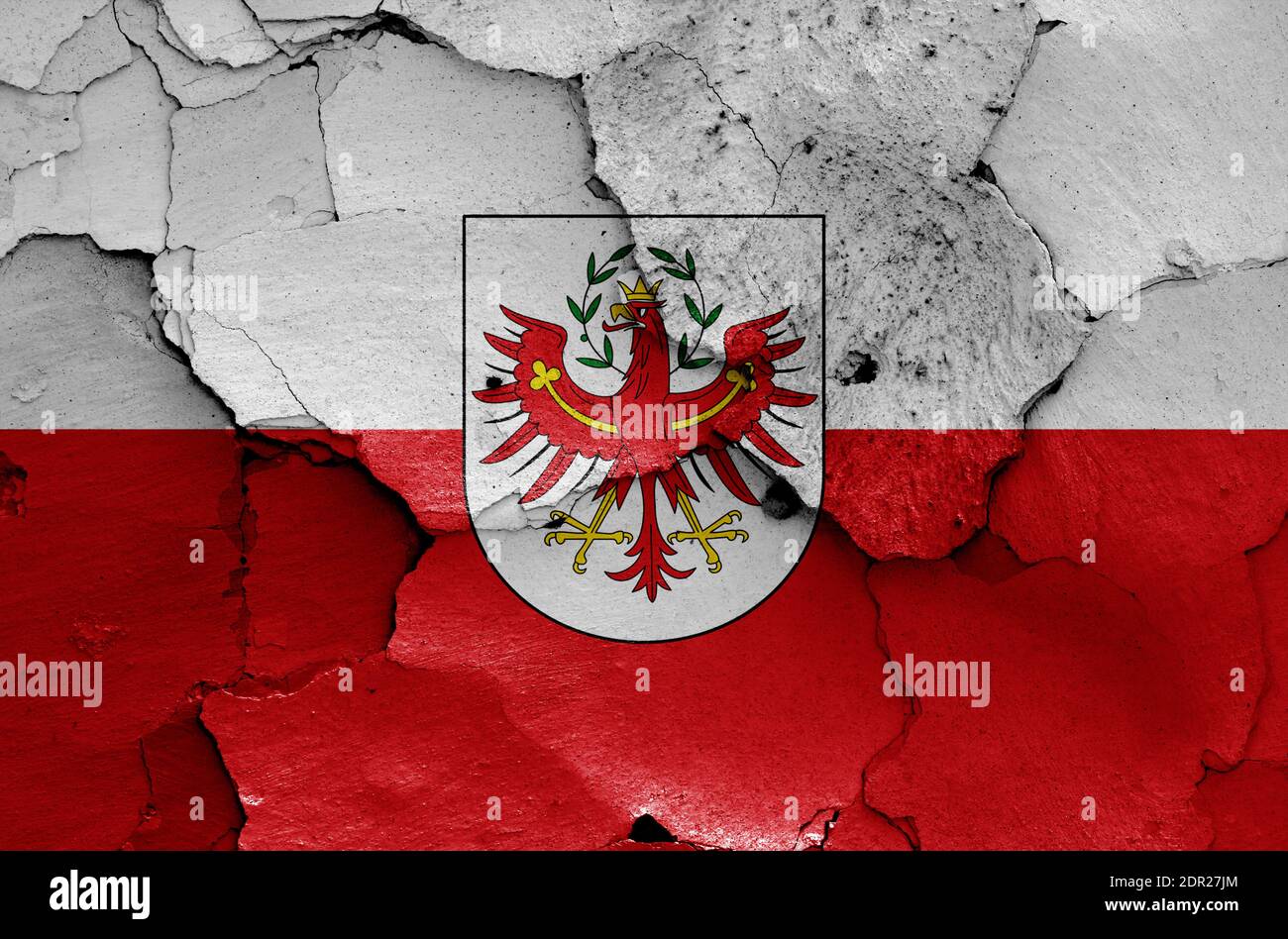 Ein einzigartiges und sehr einfache Flagge von Österreich auf Zahnstocher  auf schwarzem Hintergrund. Eine horizontale triband Rot (oben und unten)  und Weiß Stockfotografie - Alamy
