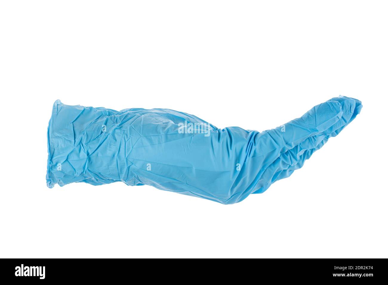 Blauer medizinischer Einweghandschuh auf weißem Hintergrund. Pandemie. Datei enthält Beschneidungspfad. Stockfoto