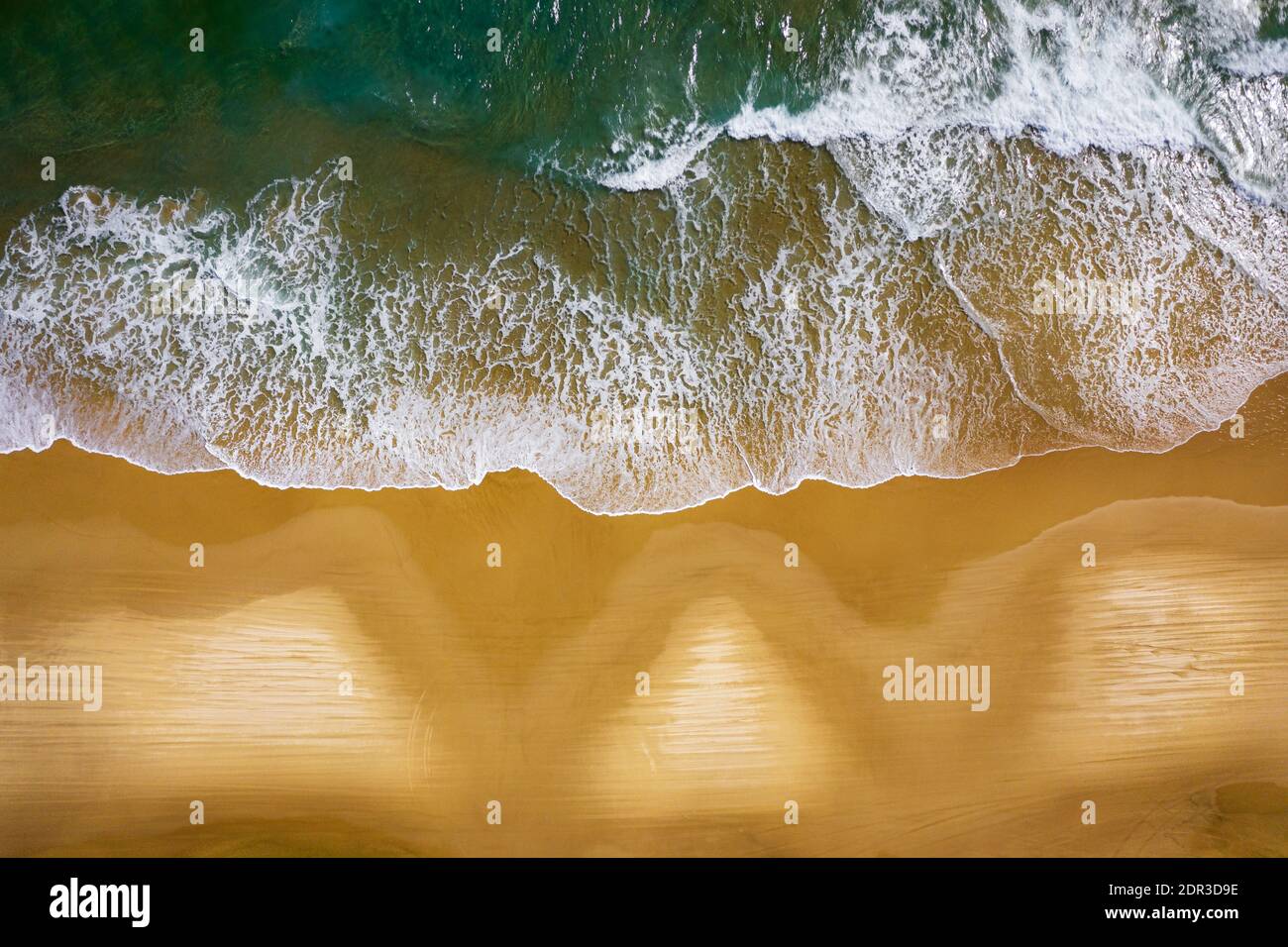 Luftaufnahme auf Fraser Island berühmten Seventy Five Mile Beach. Stockfoto