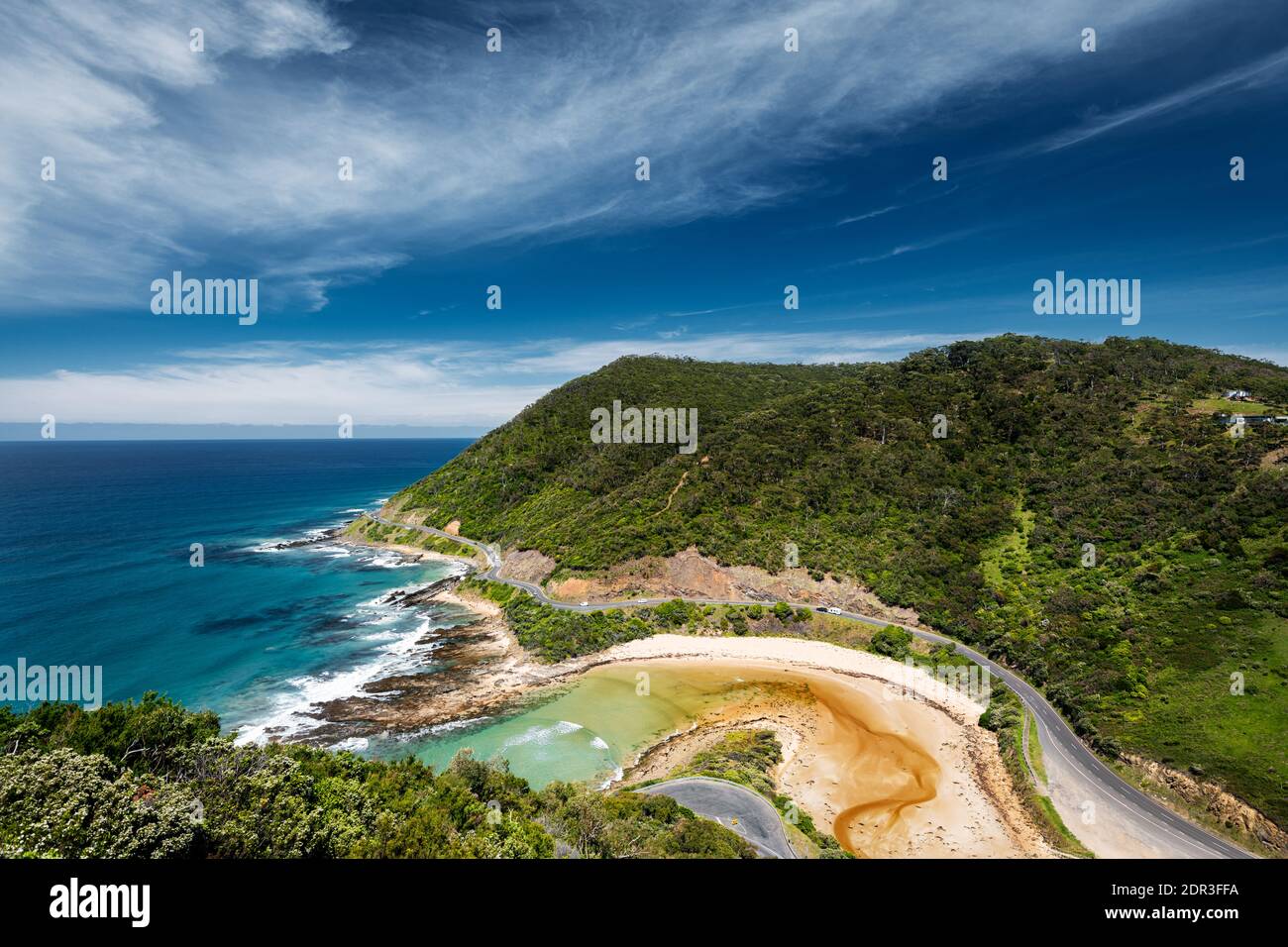 Malerischer Blick auf die berühmte Great Ocean Road im Süden Australiens. Stockfoto
