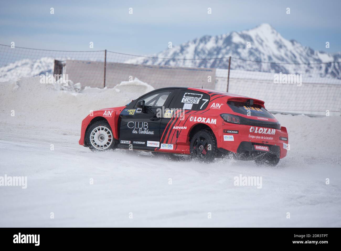 Pas de la Casa , Andorra - Dezember 19 2020: Der französische Fahrer Clémentine LHOSTE in einem PEUGEOT 208 LOXAM Rennen im eTrophee Andros, am 19. Dezember 2020 in einem Stockfoto