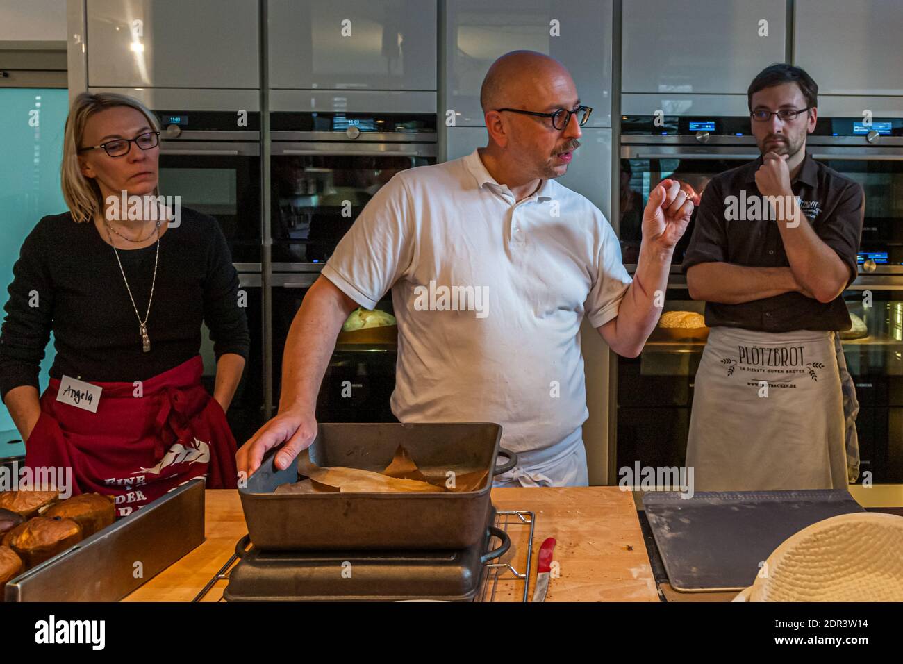 Brotbackworkshop mit Lutz Geisler und Manfred Schellin in Berlin, Deutschland Stockfoto