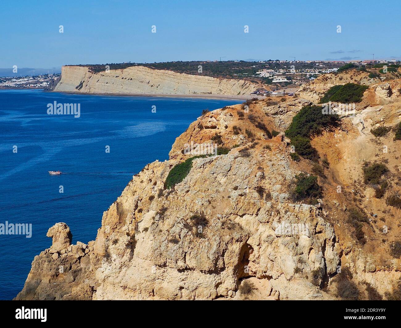 Die Schönheit von Portugal-Luftaufnahme von Praia de Porto de MOS an der Algarve-Küste von Lagos Stockfoto