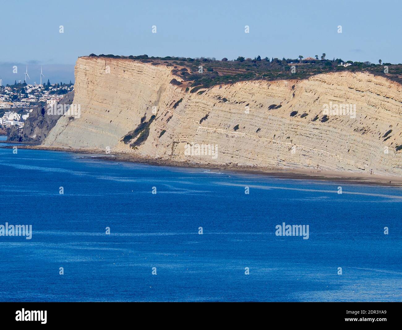 Die Schönheit von Portugal-Luftaufnahme von Praia de Porto de MOS an der Algarve-Küste von Lagos Stockfoto