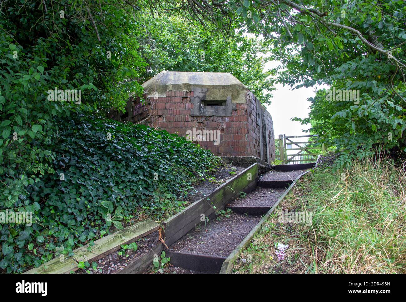 DEVIZES, WILTSHIRE, GROSSBRITANNIEN, AUGUST 25 2020. Pillbox auf dem Kennet und Avon Kanal.. Devizes, England, Großbritannien, 25. August 2020 Stockfoto