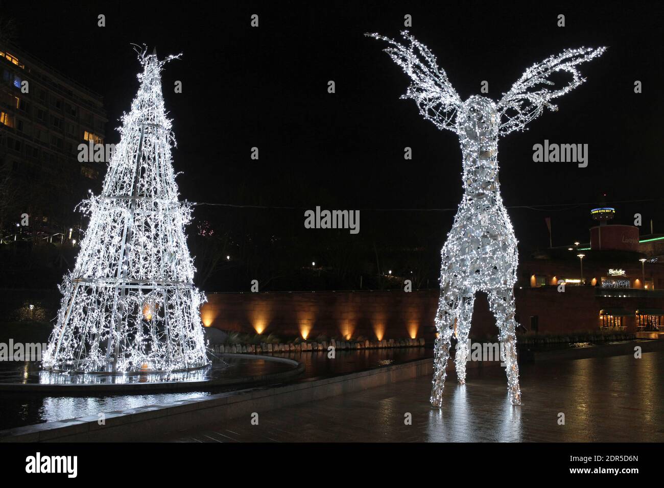 Weihnachtsschmuck in Liverpool One Shopping Centre, Liverpool, Großbritannien Stockfoto