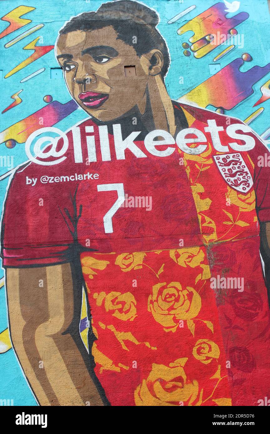 Street Art in Liverpool - Frauen im Fußball - Nikita Parris a.k.a. Keets Stockfoto