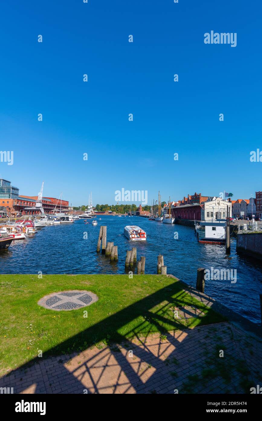 Touristische Hafenrundfahrt in Hansahafen, Hansestadt Lübeck, Schleswig-Holstein, Norddeutschland, Europa Stockfoto