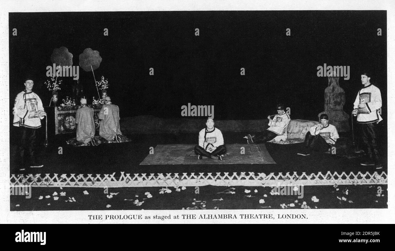 Bild des Prologs präsentiert im ALHAMBRA Leicester Square London während der Premiere von RICHARD BARTHELMESS und LILLIAN GISH in BROKEN BLOSSOMS 1919 Regisseur D.W. GRIFFITH D.W. Griffith Productions / United Artists Stockfoto