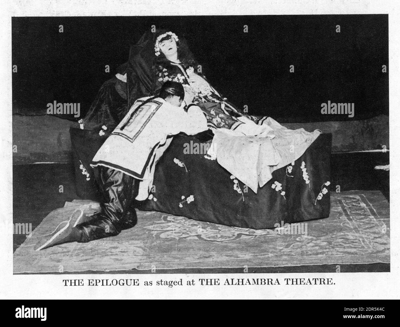 Bild des Prologs präsentiert im ALHAMBRA Leicester Square London während der Premiere von RICHARD BARTHELMESS und LILLIAN GISH in BROKEN BLOSSOMS 1919 Regisseur D.W. GRIFFITH D.W. Griffith Productions / United Artists Stockfoto