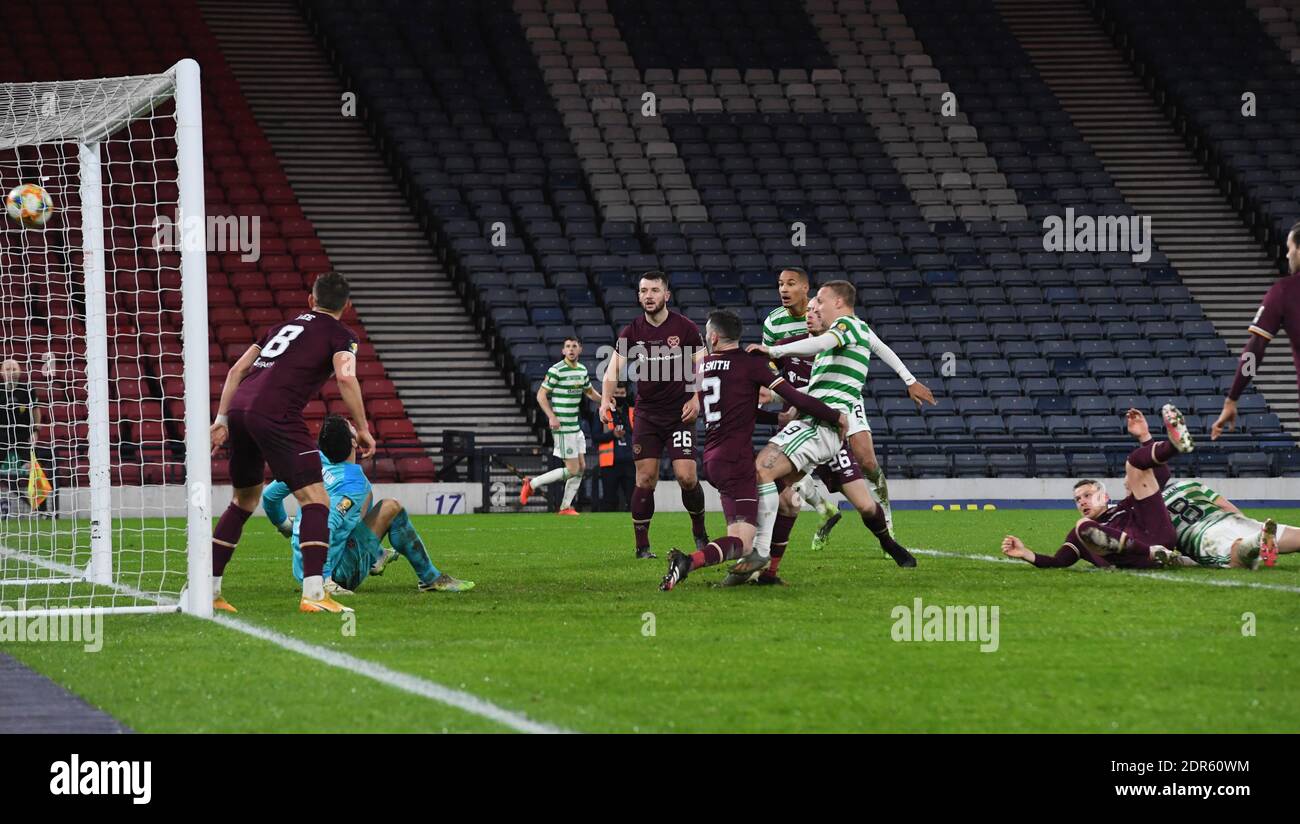 Hampden Park, Glasgow, Schottland, Großbritannien. Dezember 2020. Celtic Leigh Griffiths feuert nach Hause 3. Tor Kredit: eric mccowat/Alamy Live News Stockfoto