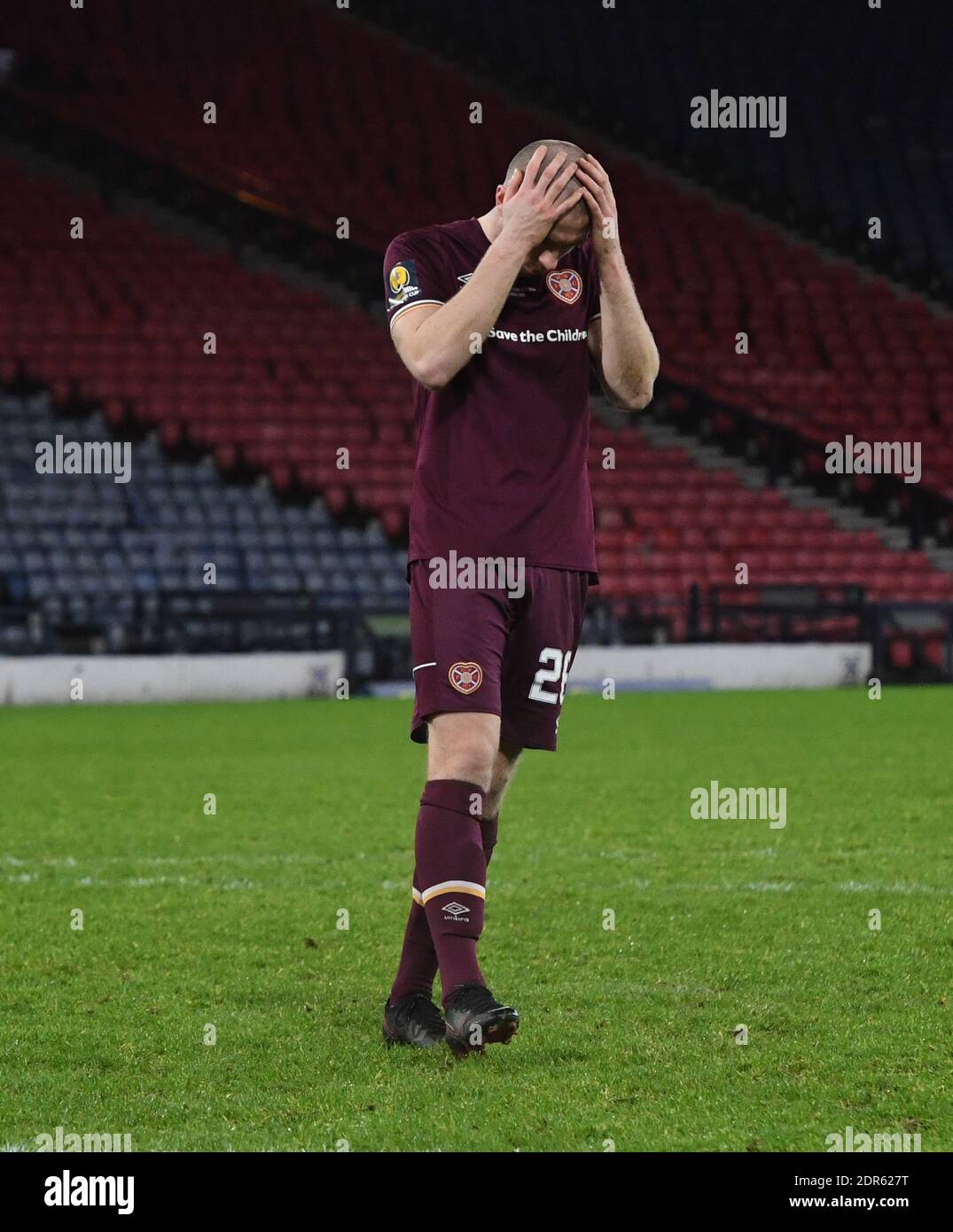 Hampden Park, Glasgow, Schottland, Großbritannien. Dezember 2020. Hearts Craig Wighton Dejection after Penalty miss Credit: eric mccowat/Alamy Live News Stockfoto