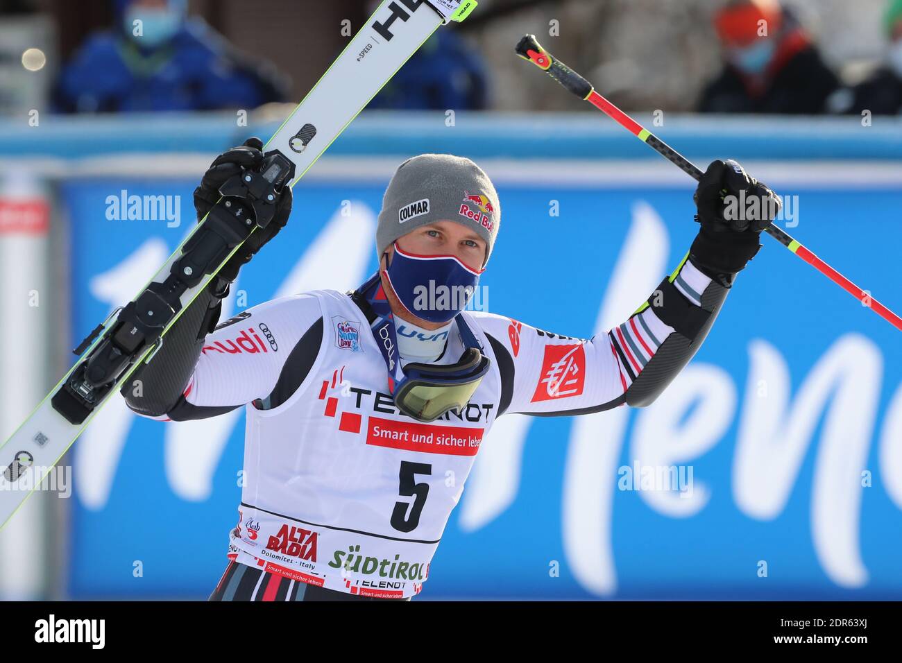 Alta Badia, Italien. Dezember 2020. FIS Alpiner Skiweltcup - Covid-19 Outbreak - 4. Herren Riesenslalom am 20/12/2020 in Alta Badia, Italien. Der Franzose Alexis Pinturault (FRA) gewinnt das Rennen. Im Ziel Alexis Pinturault (FRA) (Foto: Pierre Teyssot/ESPA-Images) Credit: European Sports Photo Agency/Alamy Live News Stockfoto