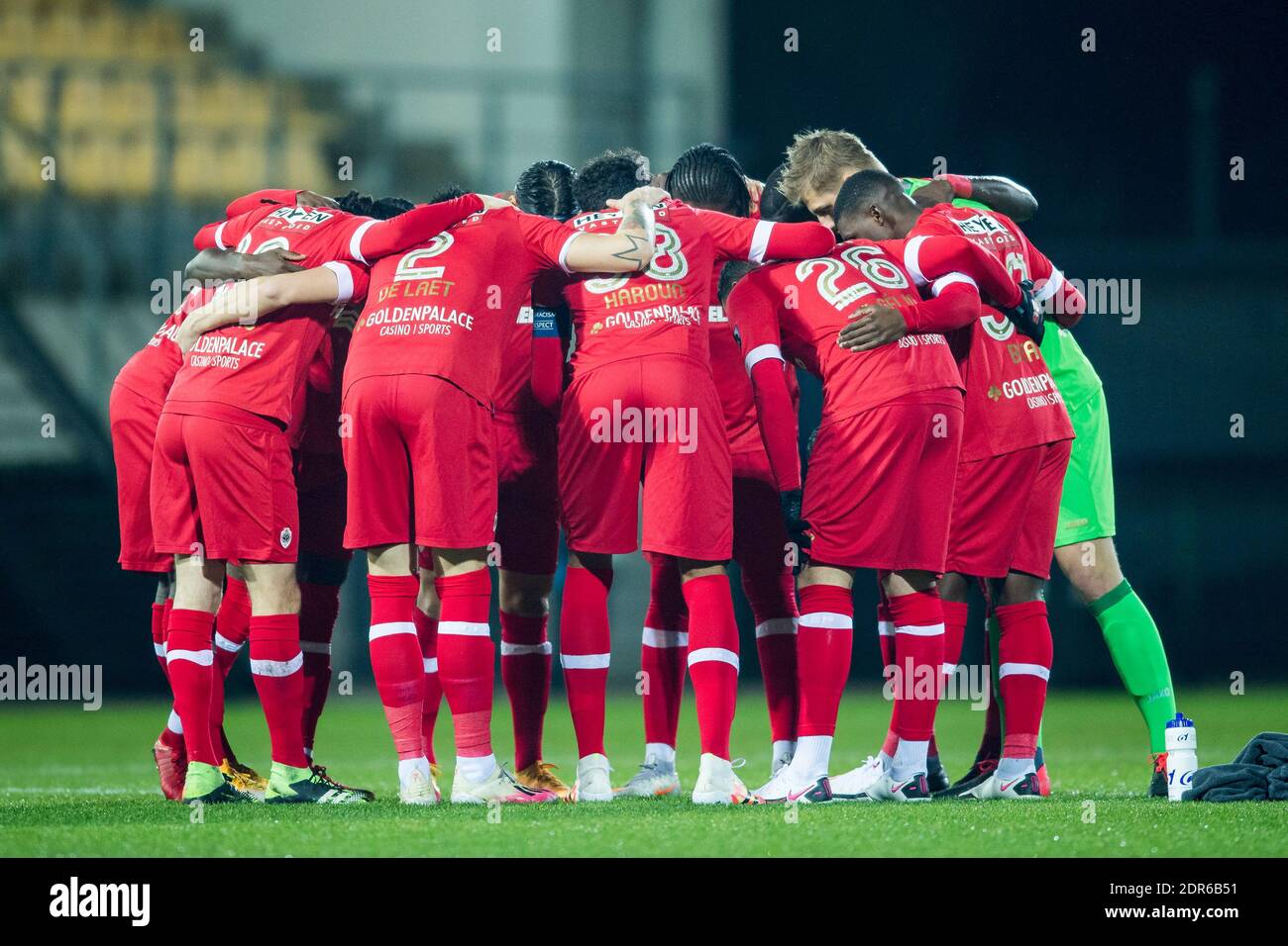 Antwerpens Spieler beim Start eines Fußballmatches zwischen Waasland-Beveren und Royal Antwerp FC, Sonntag, 20. Dezember 2020 in Beveren, am Tag se Stockfoto