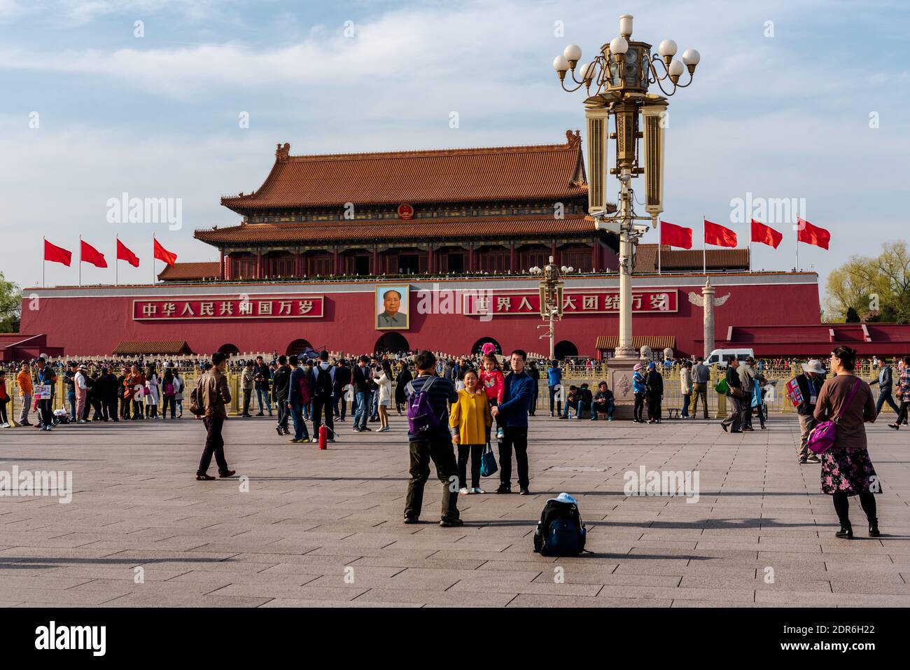 Peking, China – 3. April 2016. Ein Foto von Touristen, die den Platz des Himmlischen Friedens besuchen. Stockfoto