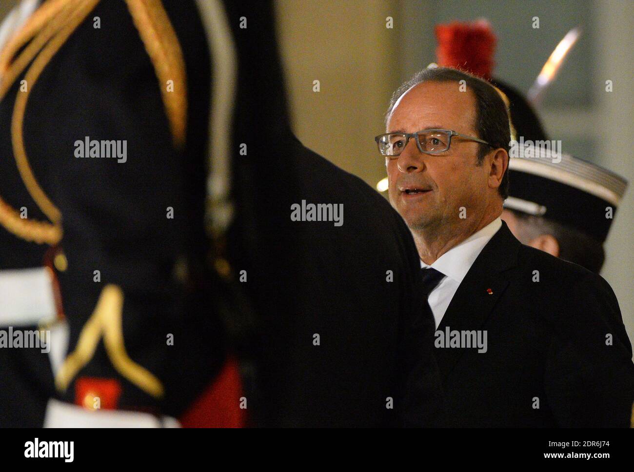 Der französische Präsident Francois Hollande im Rahmen eines Treffens im Normandie-Format, bei dem die Fortschritte des Minsker Friedensabkommens am 2. Oktober 2015 im Elysee-Palast in Paris, Frankreich, bewertet wurden. Das Normandy Quartet Format zur Lage in der Ostukraine umfasst Frankreich, Deutschland, Russland und die Ukraine. Es wurde zum ersten Mal am 6. Juni 2014 im Schloss von Benouville, Normandie, zur Feier des 70. Jahrestages der Operation Overlord abgehalten. Foto von Christian Liewig/ABACAPRESS.COM Stockfoto