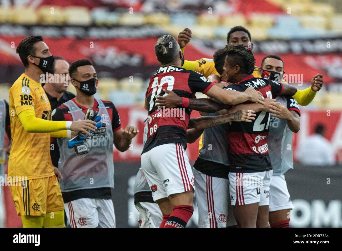 20. Dezember 2020, %G: RIO DE JANEIRO, RJ, 20.12.2020 - FLAMENGO X BAHIA - 26Ã‚Âª RODADA DO CAMPEONATO BRASILEIRO 2020/2021 - Atacante Bruno Henrique comemorando primeiro gol do Flamengo contra o Bahia em confronto vÃÂlido pela 26Ã‚Âª rodada do Campeonato Brasileiro 2020/2021, no EstÃÂdio Jornalista MÃÂrio Filho (MaracanÃÂ£), Localisado na Zona Norte da cidade do Rio de Janeiro, neste domingo (20). Partida ocorre durante perÃÂ-odo de isolamento Social (Quarentena), devido a pandemia do novo CoronavÃÂ-rus (COVID-19), e nÃÂ£o conta com a presenÃÂ§a de pÃÂºblico (torcedores).Foto: Dieg Stockfoto