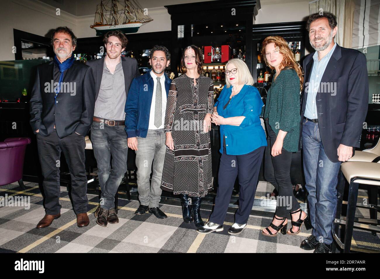 Die Jurymitglieder Gilles Sacuto, Julie Piaton, Manu Payet, Josiane Balasko, Claude Perron, Olivier Marchal und Alexis rault nahmen an der Eröffnungsfeier des 2. Internationalen Filmfestivals Saint-Jean-De-Luz im Cinema Le Select. In Saint-Jean-De-Luz, Frankreich am 6. Oktober 2015 Teil. Foto von Maxime-Reynaud/APS Medias/ABACAPRESS.COM Stockfoto