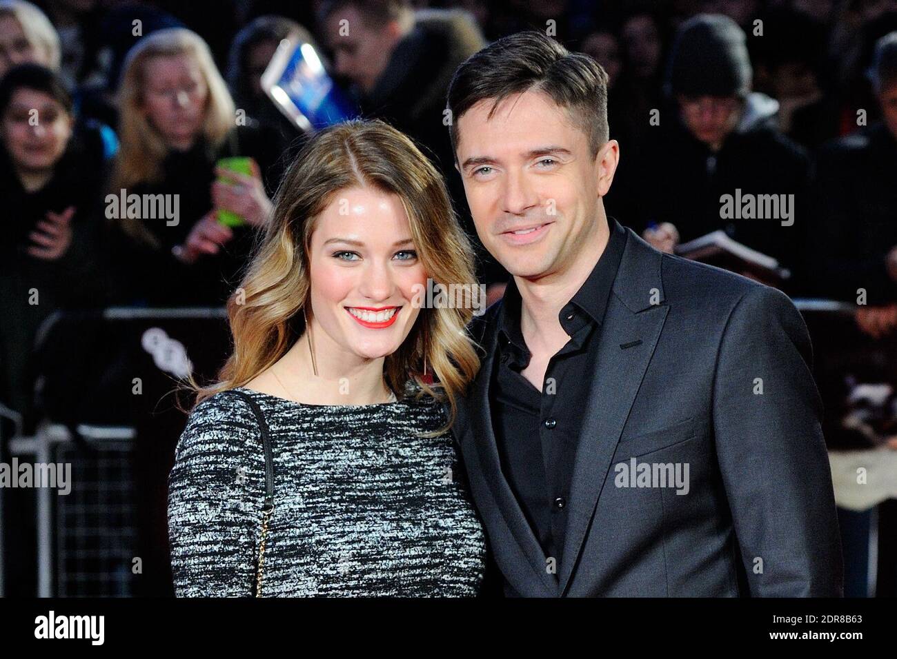 Ashley Hinshaw und Topher Grace bei der Premiere von "Truth" im Rahmen des 59. BFI London Film Festival am 17. Oktober 2015 auf dem Odeon Leicester Square in London, England. Foto von Aurore Marechal/ABACAPRESS.COM Stockfoto