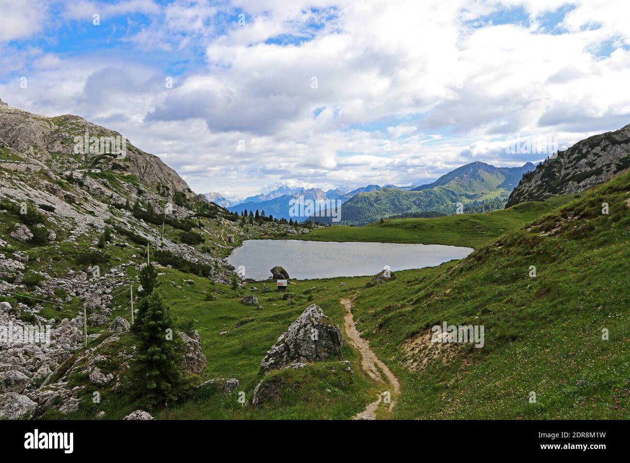 Valparolasee in den Dolomiten in Südtirol. Ein Bergsee auf dem Valparola Pass in den italienischen Alpen Stockfoto