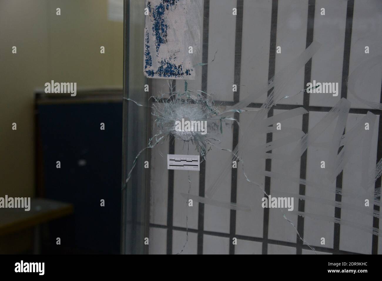 Am Tag danach: Orte der Terroranschläge in den Restaurants der Rue de la Fontaine au ROI in Paris, Frankreich am 14. November 2015. Foto von Henri Szwarc/ABACAPRESS.COM Stockfoto