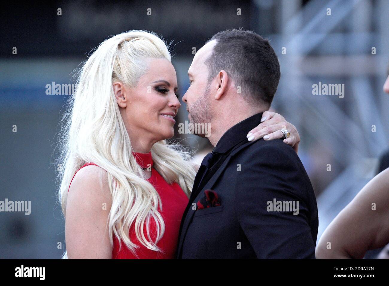 Jenny McCarthy und Donnie Wahlberg nehmen am 22. November 2015 an den American Music Awards 2015 im Microsoft Theater in Los Angeles, CA, USA Teil. Foto von Lionel Hahn/ABACAPRESS.COM Stockfoto