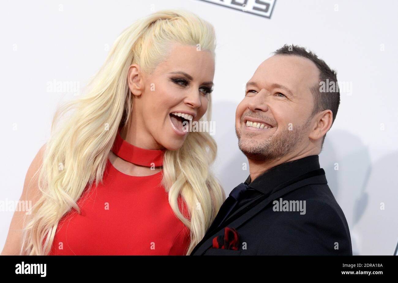 Jenny McCarthy und Donnie Wahlberg nehmen am 22. November 2015 an den American Music Awards 2015 im Microsoft Theater in Los Angeles, CA, USA Teil. Foto von Lionel Hahn/ABACAPRESS.COM Stockfoto