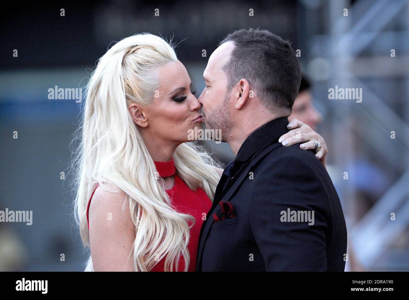 Jenny McCarthy und Donnie Wahlberg nehmen am 22. November 2015 an den American Music Awards 2015 im Microsoft Theater in Los Angeles, CA, USA Teil. Foto von Lionel Hahn/ABACAPRESS.COM Stockfoto