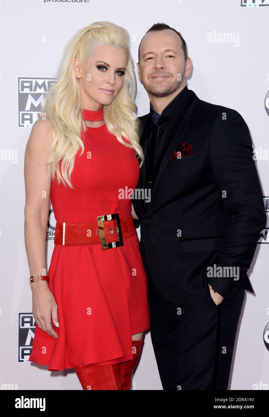 Jenny McCarthy und Donnie Wahlberg nehmen am 22. November 2015 an den American Music Awards 2015 im Microsoft Theater in Los Angeles, CA, USA Teil. Foto von Lionel Hahn/ABACAPRESS.COM Stockfoto