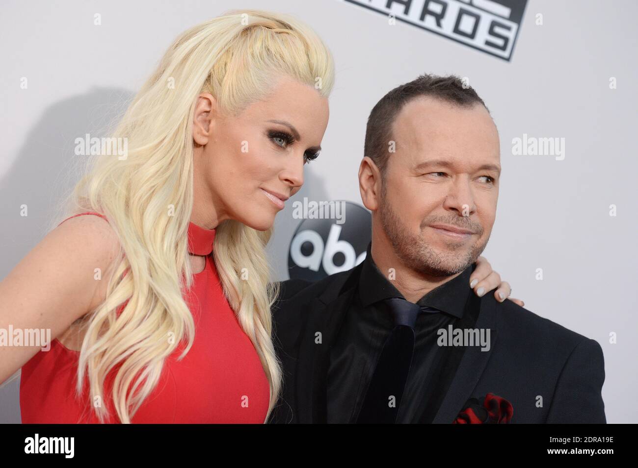 Jenny McCarthy und Donnie Wahlberg nehmen am 22. November 2015 an den American Music Awards 2015 im Microsoft Theater in Los Angeles, CA, USA Teil. Foto von Lionel Hahn/ABACAPRESS.COM Stockfoto
