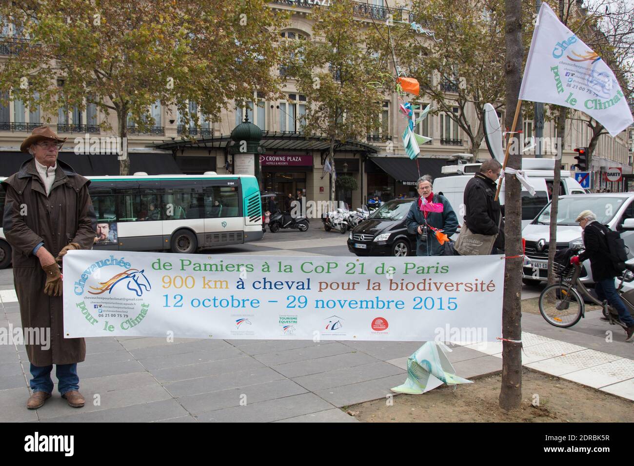 COP21 - RASSEMBLEMENT POUR LE CLIMAT PLACE DE LA REPUBLIQUE Foto von Nasser Berzane/ABACAPRESS.COM Stockfoto