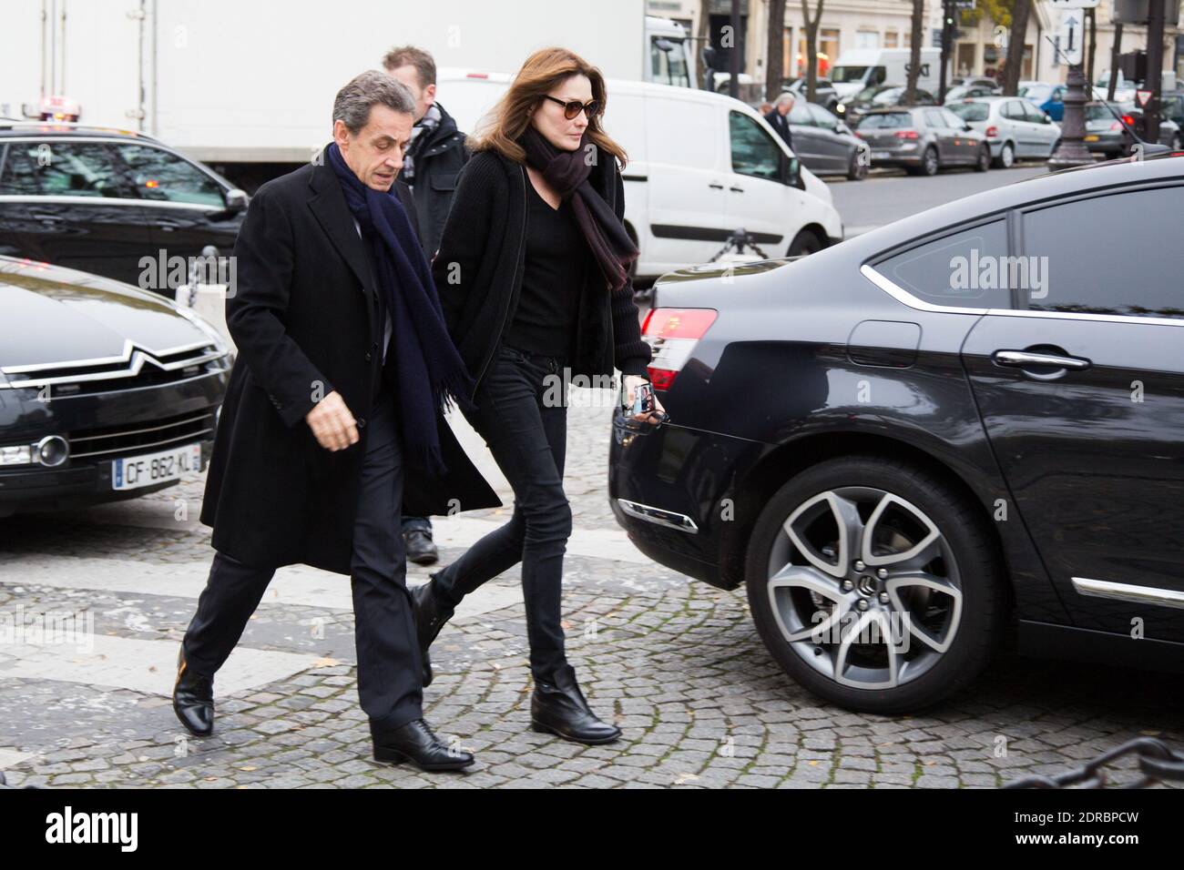 NICOLAS SARKOZY ET CARLA BRUNI-SARKOZY - HOMMAGE AN LUC BONDY AU CIMETIERE DU PERE LACHAISE, PARIS, FRANKREICH FOTO VON NASSER BERZANE/ABACAPRESS.COM Stockfoto