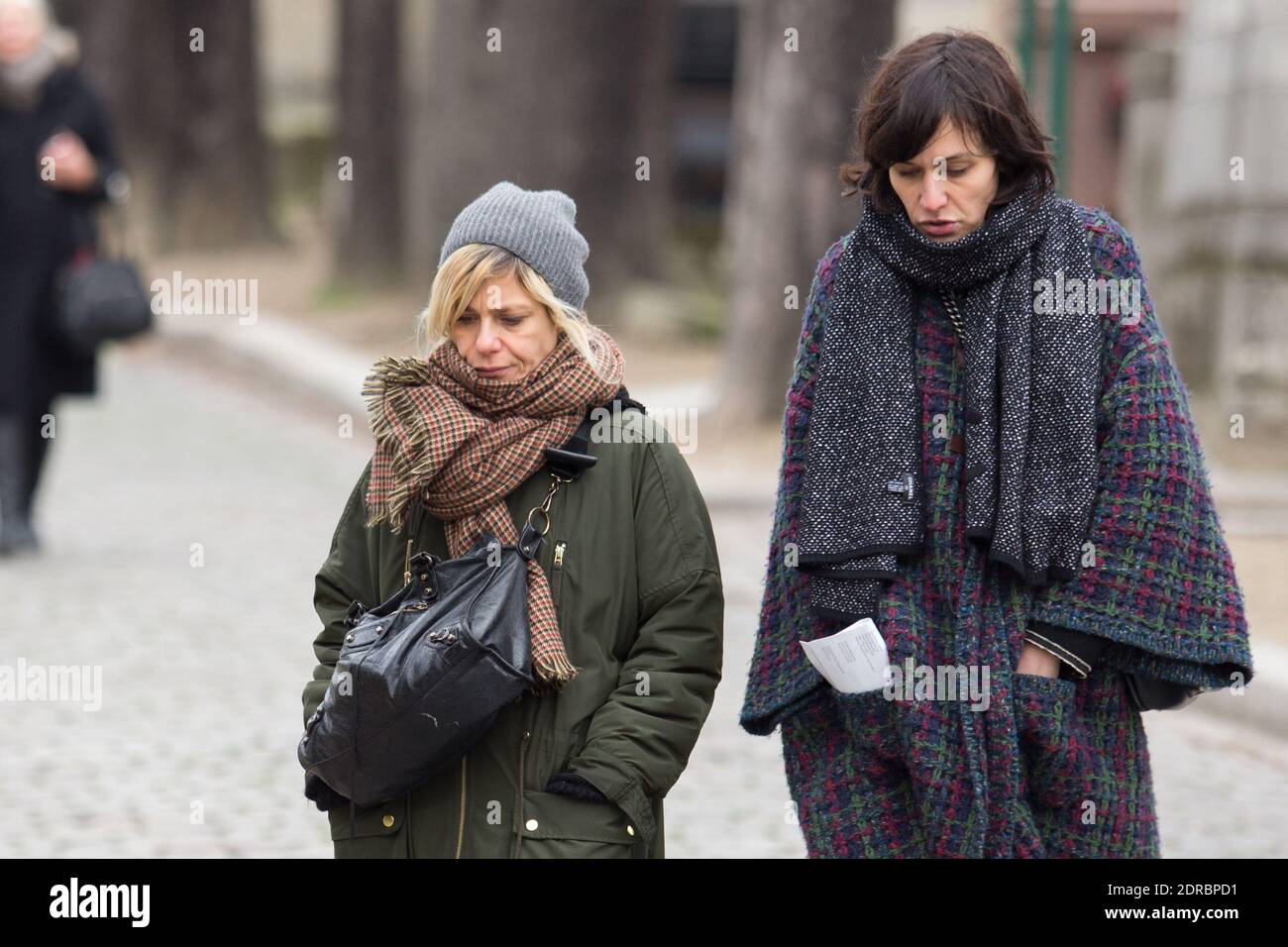 MARINA FOIS, CLOTILDE HESME - HOMMAGE A LUC BONDY AU CIMETIERE DU PERE LACHAISE, PARIS, FRANKREICH FOTO VON NASSER BERZANE/ABACAPRESS.COM Stockfoto