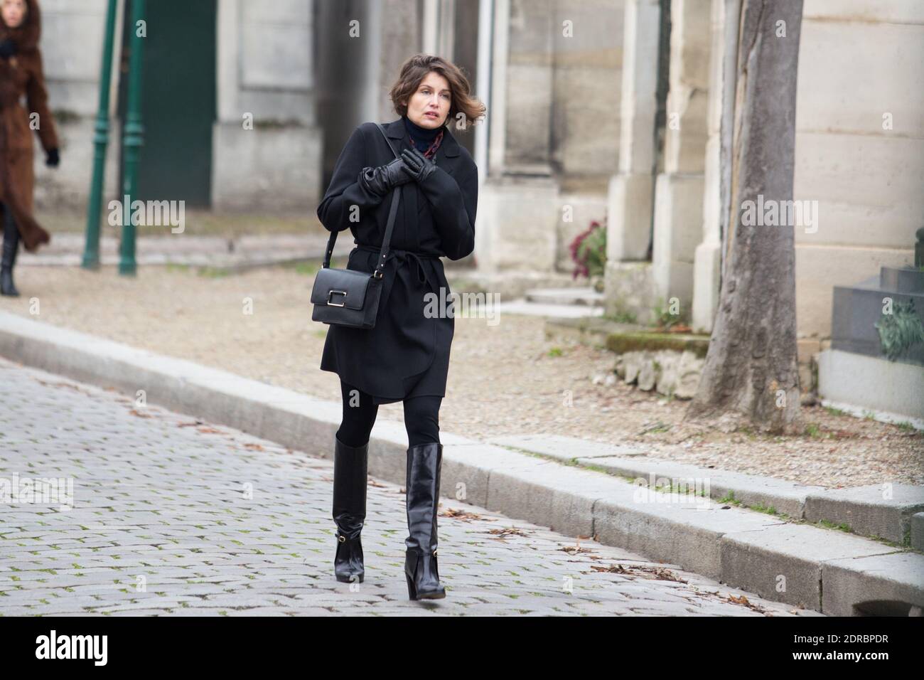 LAETITIA CASTA - HOMMAGE A LUC BONDY AU CIMETIERE DU PERE LACHAISE, PARIS, FRANKREICH FOTO VON NASSER BERZANE/ABACAPRESS.COM Stockfoto