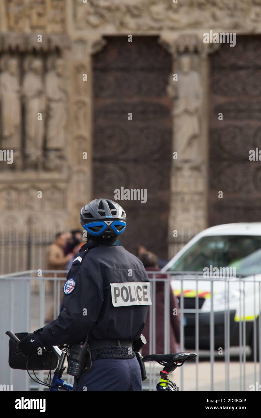 NOTRE DAME DE PARIS FERMEE - PARIS AU LENDEMAIN DES ATTENTATS DU 13/11/2015 Foto von Nasser Berzane/ABACAPRESS.COM Stockfoto