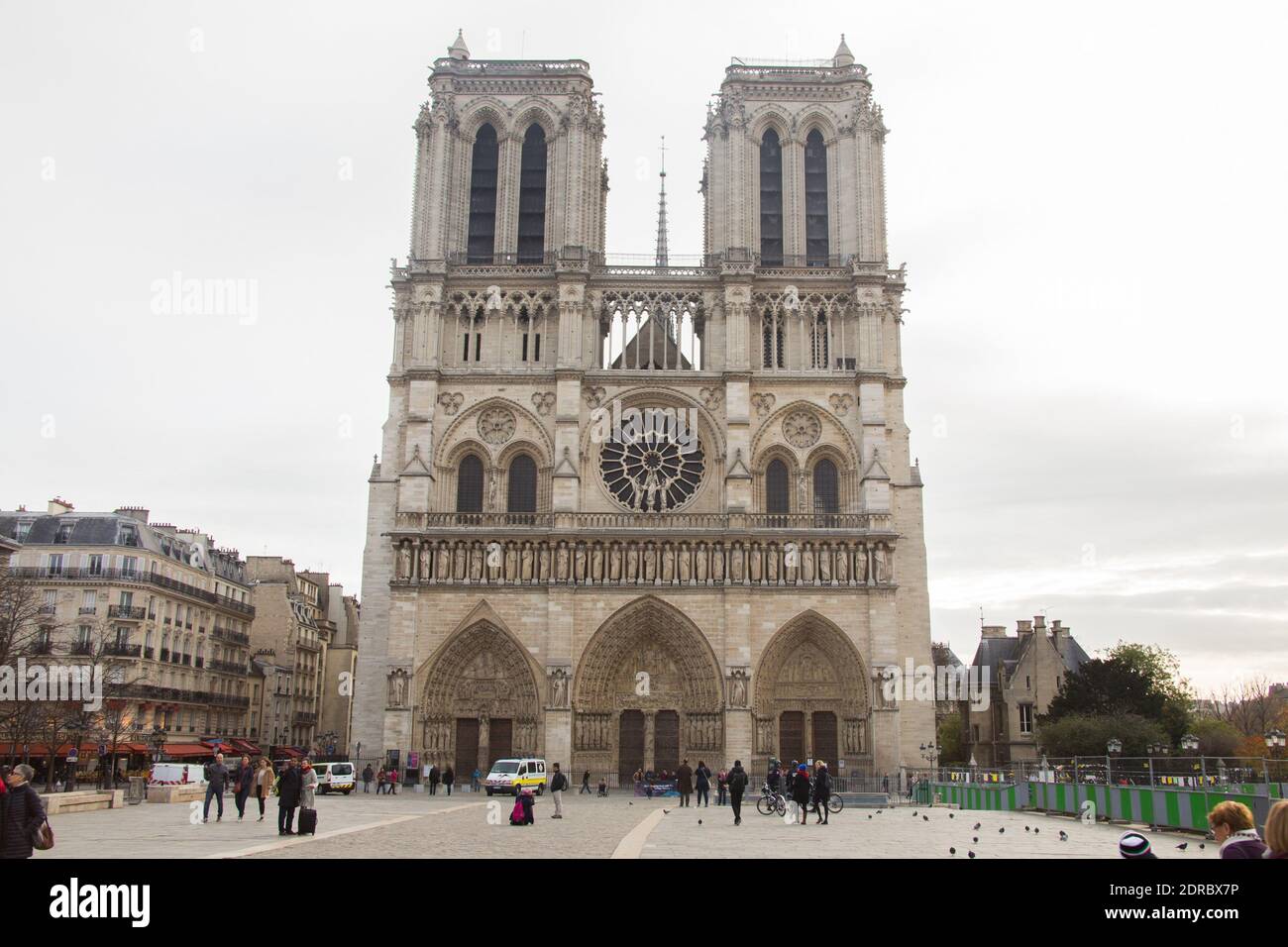 NOTRE DAME DE PARIS FERMEE - PARIS AU LENDEMAIN DES ATTENTATS DU 13/11/2015 Foto von Nasser Berzane/ABACAPRESS.COM Stockfoto