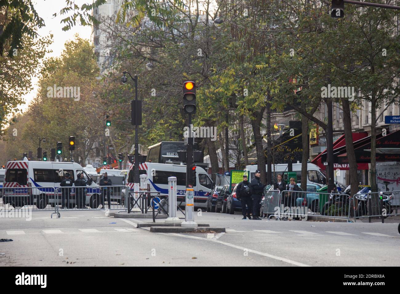 LE BATACLAN - PARIS AU LENDEMAIN DES ATTENTATS DU 13/11/2015 Foto von Nasser Berzane/ABACAPRESS.COM Stockfoto