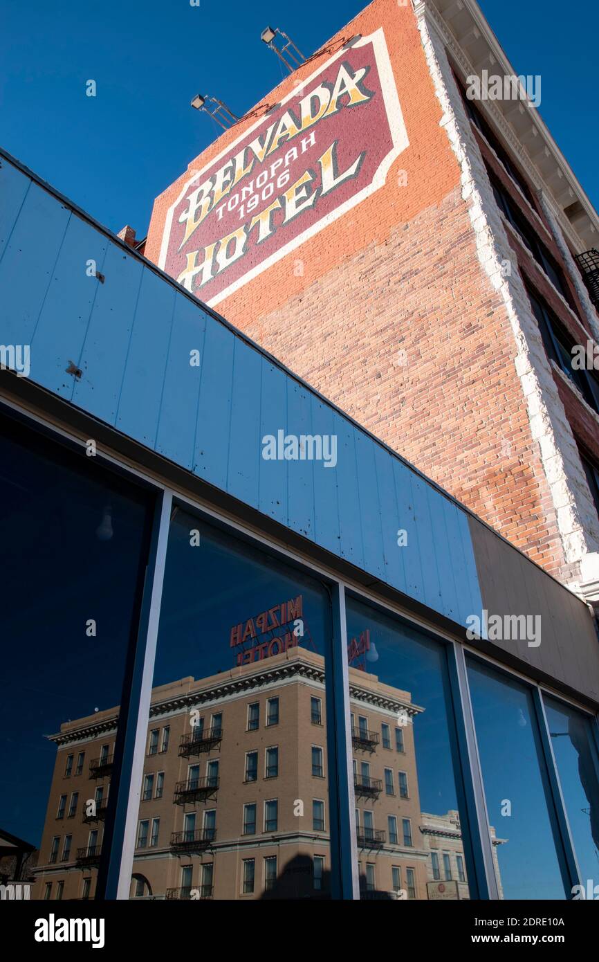 Tonopah ist eine alte Bergbaustadt in Nye County, NV, USA. Es liegt in der Wüste und ist bekannt, dass es heimgesucht wird. Stockfoto