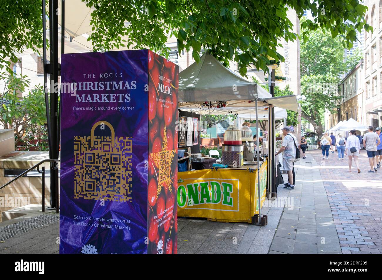 The Rocks im Stadtzentrum von Sydney, traditionelle Weihnachtsmärkte mit Ständen, Weihnachtsschmuck und Weihnachtsbaum, Sydney, Australien Stockfoto