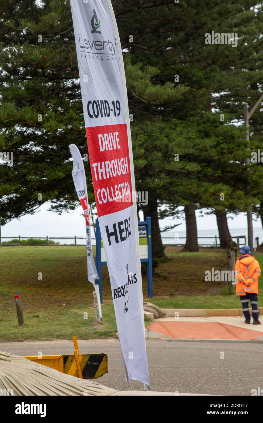 Sydney, Australien. Montag, 21. Dezember 2020, nach einem COVID 19 Ausbruch in Avalon Beach die nördlichen Strände von Sydney wurden bis Mitternacht gesperrt am 23. Dezember 2020 wurden Drive Through Testkliniken in Palm Beach, Avalon, Newport, Manly und Warriewood eingerichtet. Bewohner sind nur außerhalb aus bestimmten wichtigen Gründen wie Bewegung und Lebensmittel einkaufen erlaubt. Palm Beach, Sydney, Australien Kredit: martin Berry/Alamy Live News Stockfoto