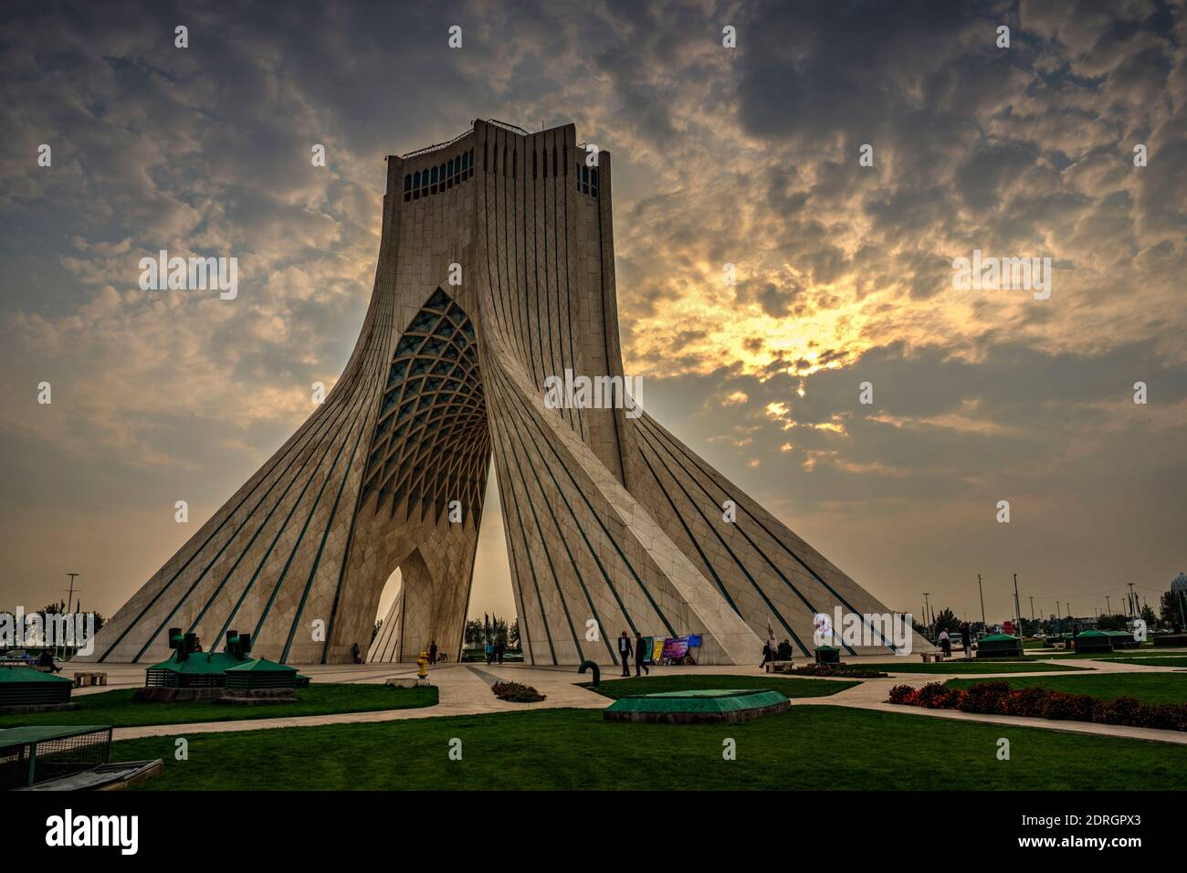 Sonnenuntergang am Azadi Tower. Teheran, Iran. Stockfoto