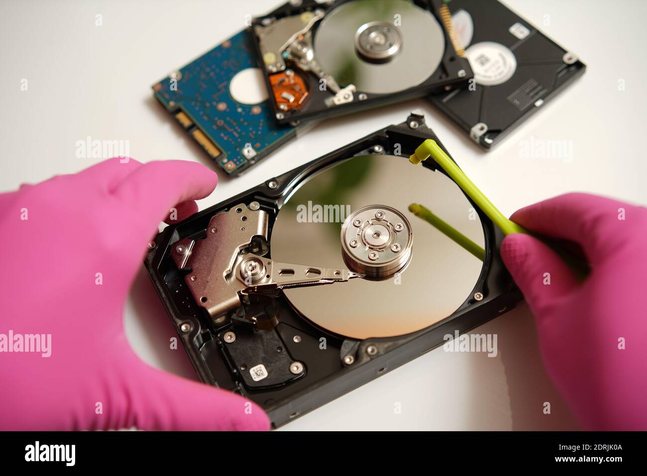 Sichere Reinigung und Überprüfung Ihrer elektronischen Daten auf Medien. Konzept. Stockfoto