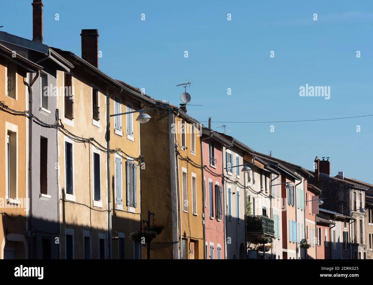 Bourg-de-Peage (Südostfrankreich): Bunte Gebäudefassaden Stockfoto