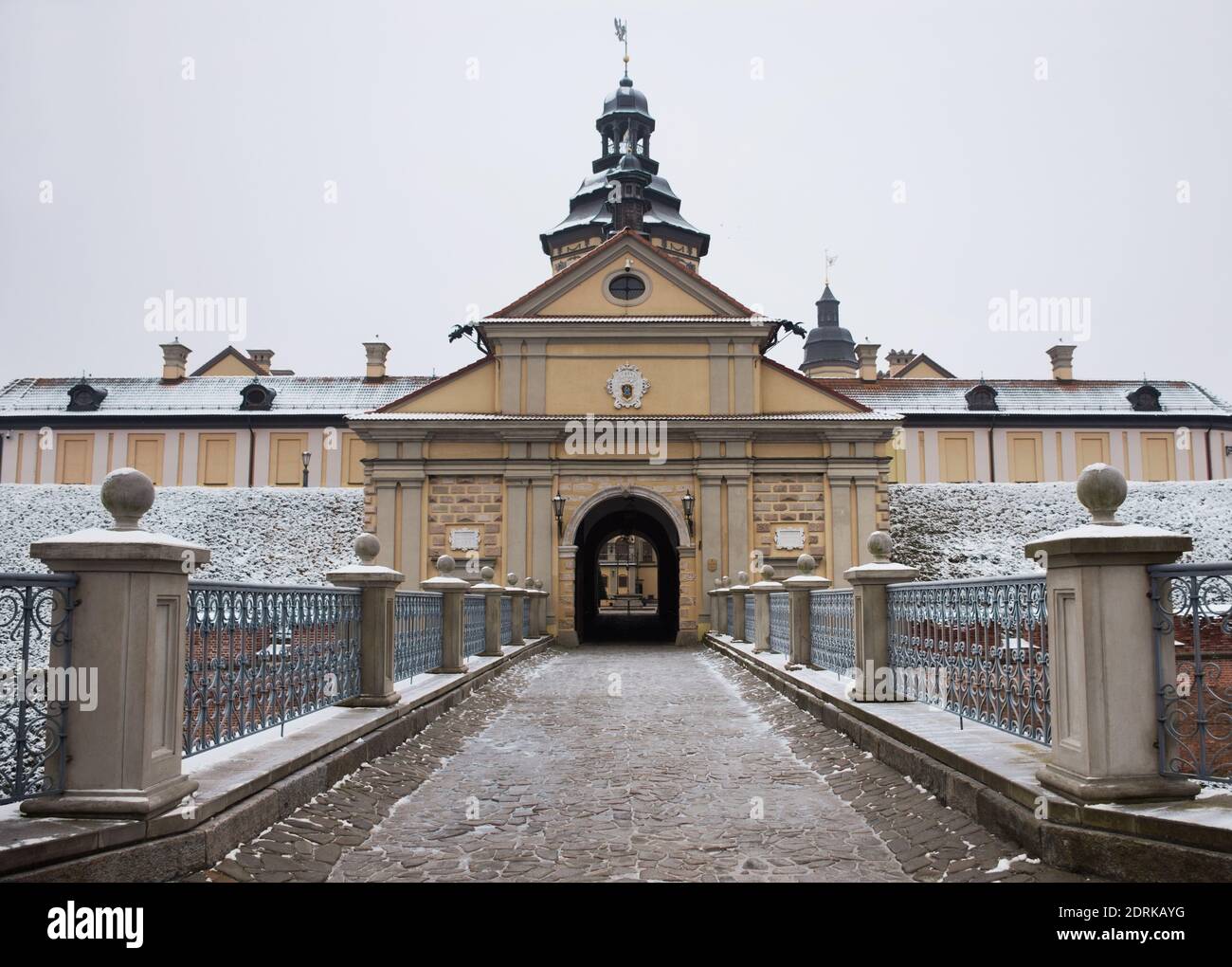 Historische Burg, Kulturerbe von Belarus - Nesvizh Burg im Winter. Stockfoto